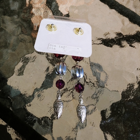 NWT Deja Designs Dangle earrings - Picture 2 of 2